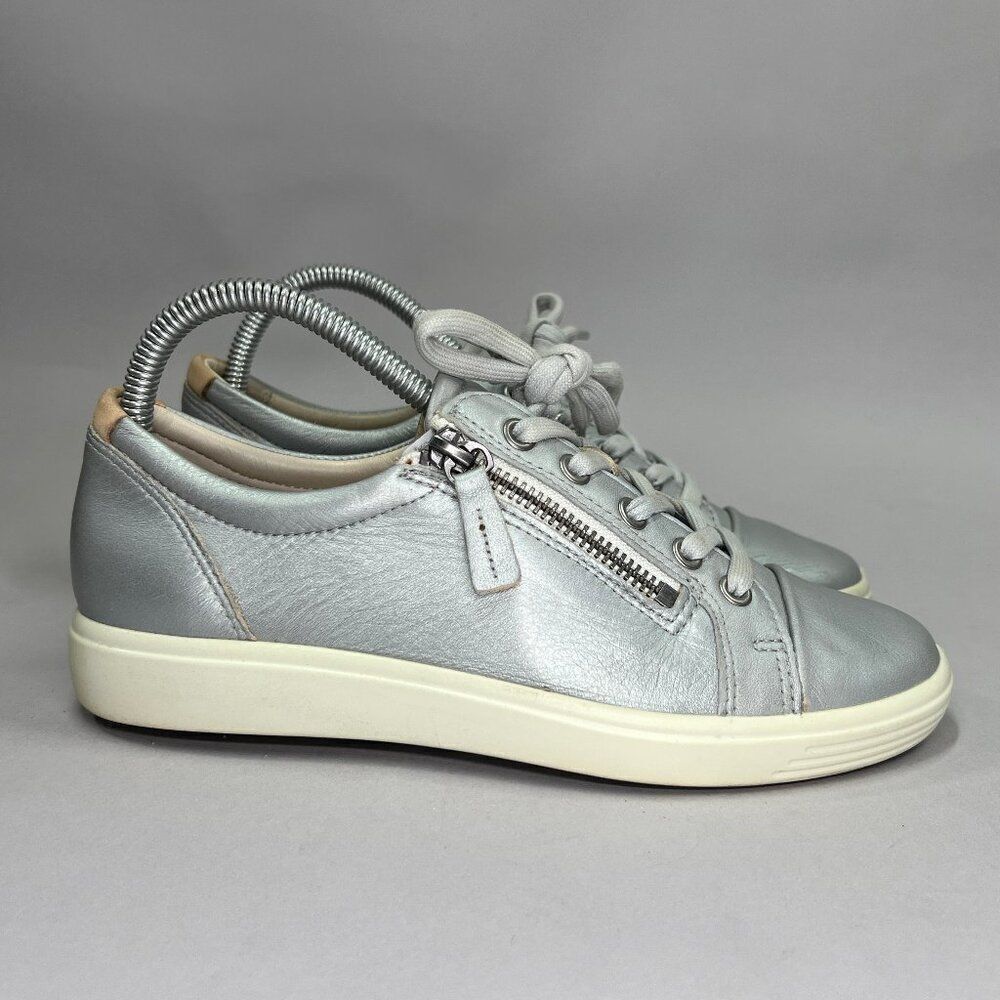 Ecco Soft 7 Shoes Women's Size 6 Silver Side Zip Leather Lace Up Comfort Sneaker